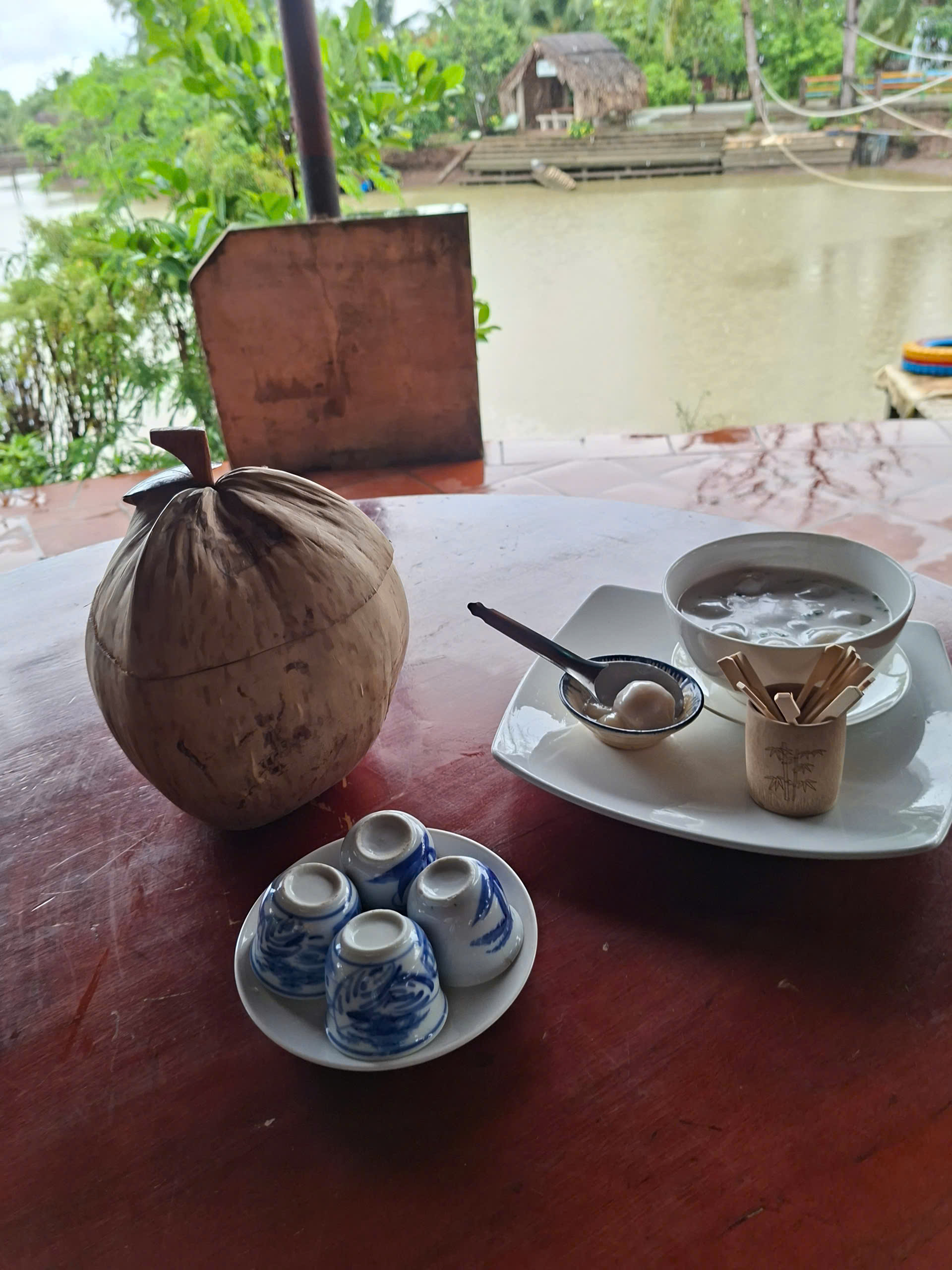 Tráng miệng chè mặn ở Vàm Hồ