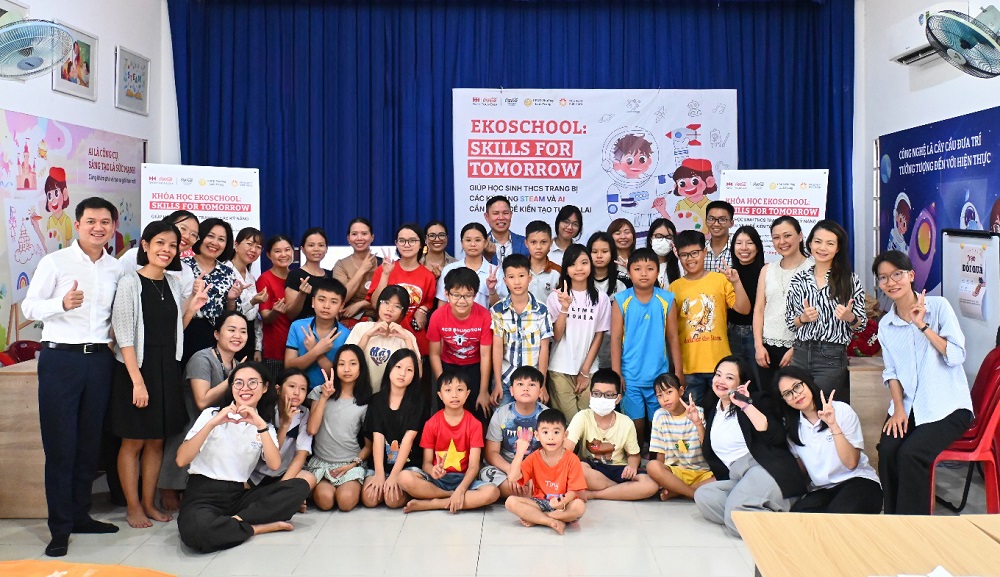 Công ty Coca-Cola Việt Nam, Công ty Giảng dạy vì Việt Nam và UBND phường Linh Trung khai giảng khóa học EkoSchool: Kỹ năng cho tương lai - Ảnh: Coca-Cola Việt Nam