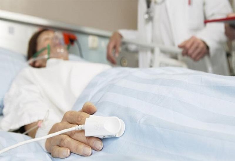 Nữ bệnh nhân nhập viện cấp cứu sau ba ngày nhịn ăn, uống nước thần - ảnh: BSCC
