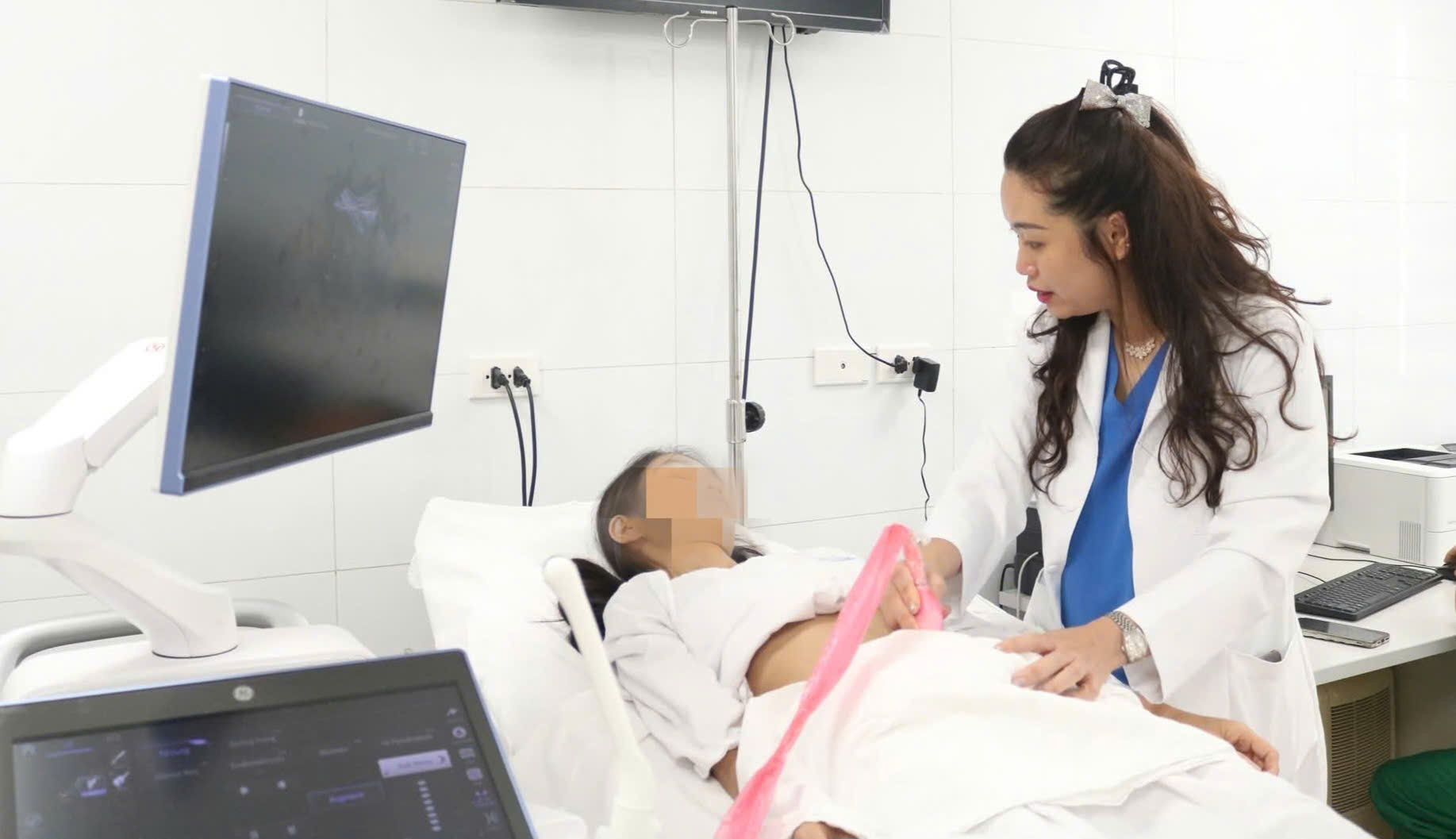 Nữ bệnh nhân có hoàn cảnh khó khăn được bệnh viện hỗ trợ thủ tục, giảm viện phí sau khi bị lừa 