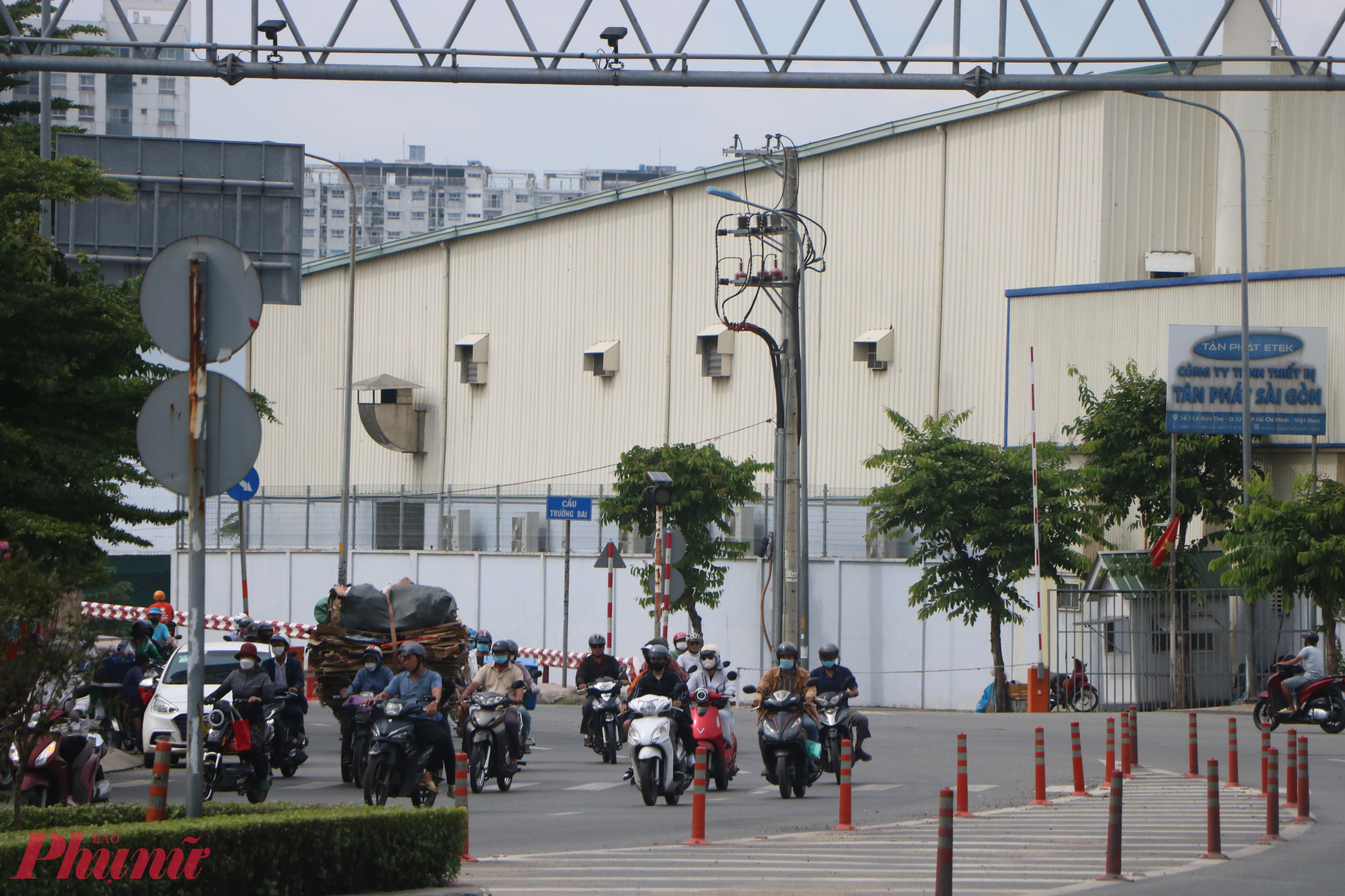 Nhiều phương tiện chở hàng quay đầu tháo chạy khi thấy CSGT.