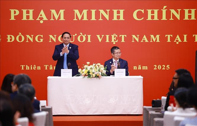 Thủ tướng Phạm Minh Chính: "Người Việt tại Trung Quốc phát huy tinh thần tự lực, tự cường, tự hào dân tộc" Thủ tướng Phạm Minh Chính gặp gỡ cộng đồng, lưu học sinh Việt Nam tại khu vực Bắc Kinh, Thiên Tân, Hà Bắc. Ảnh: Dương Giang/TTXVN