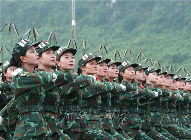 Khối nữ thông tin tham gia hợp luyện. Ảnh: Trọng Đức/TTXVN