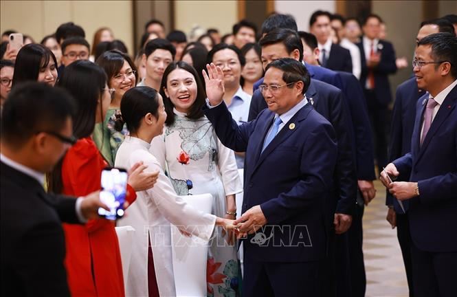 Thủ tướng Phạm Minh Chính: "Người Việt tại Trung Quốc phát huy tinh thần tự lực, tự cường, tự hào dân tộc" Thủ tướng Phạm Minh Chính gặp cộng đồng, lưu học sinh Việt Nam tại khu vực Bắc Kinh, Thiên Tân, Hà Bắc. Ảnh: Dương Giang/TTXVN
