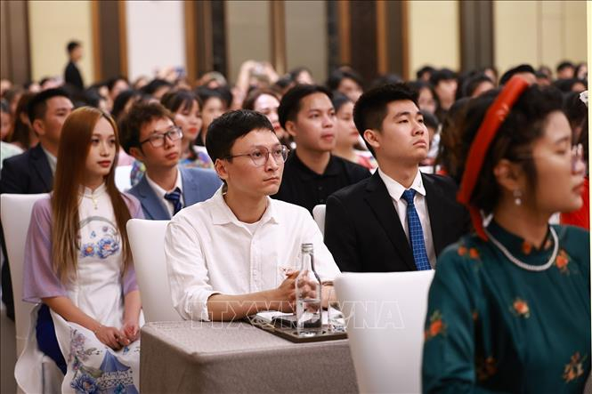 Thủ tướng Phạm Minh Chính: "Người Việt tại Trung Quốc phát huy tinh thần tự lực, tự cường, tự hào dân tộc" Du học sinh Việt Nam tại khu vực Bắc Kinh, Thiên Tân, Hà Bắc tham dự buổi gặp. Ảnh: Dương Giang/TTXVN
