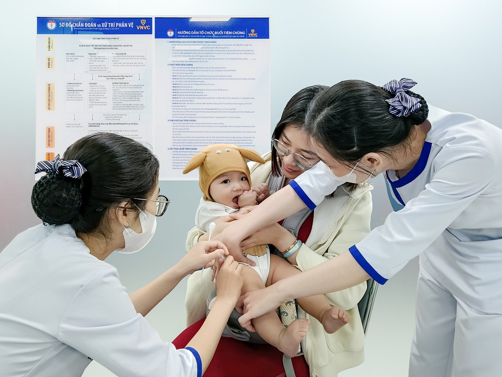 Không chỉ mang đến dịch vụ tiêm chủng vắc xin an toàn, chất lượng cao, VNVC còn chú trọng tìm kiếm những giải pháp toàn diện để nâng cao chất lượng sống cho người dân - Ảnh: Mộc Thảo