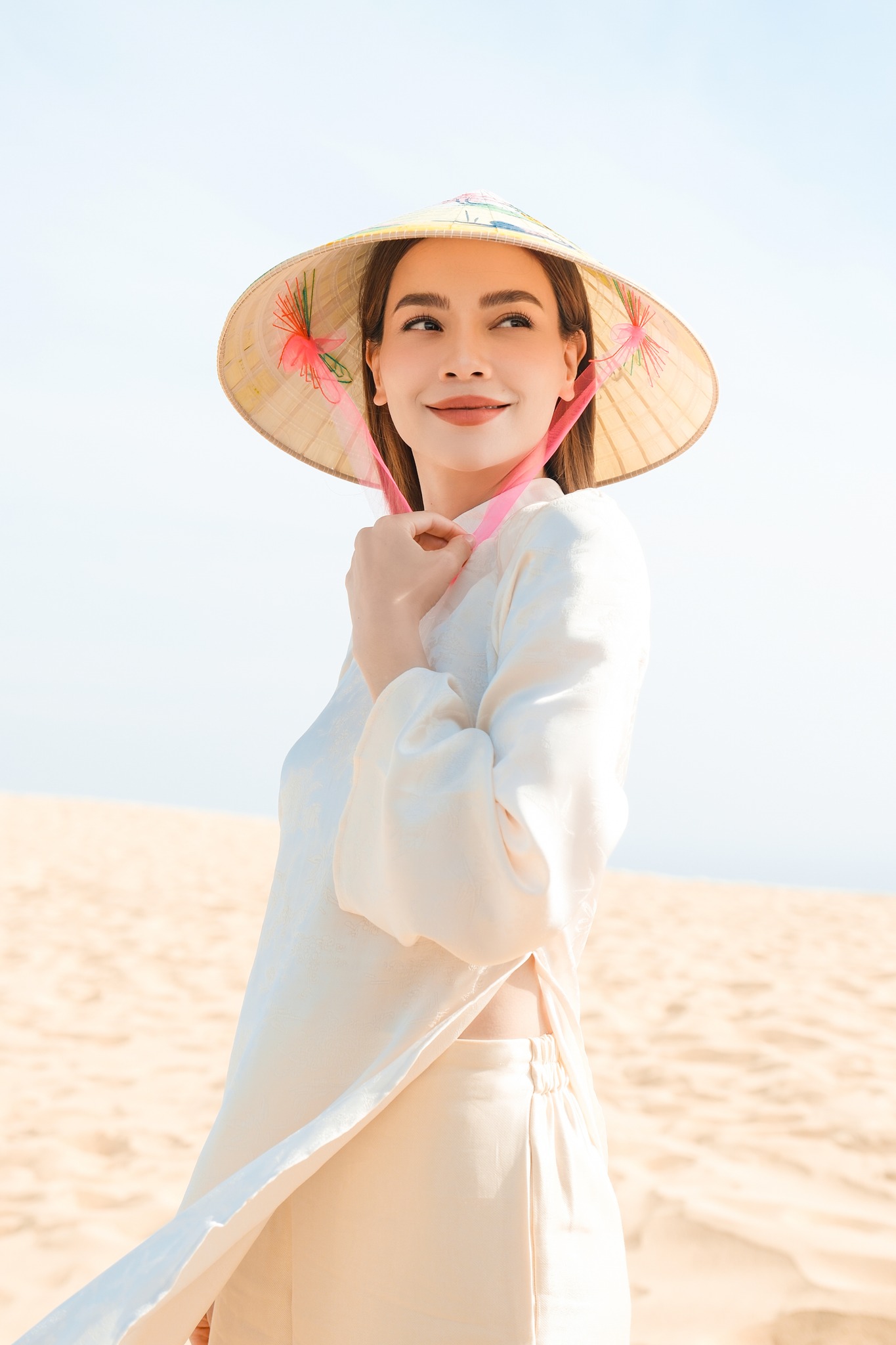 Tại đêm chung kết Hoa hậu Trái Đất Việt Nam tối 28/6 tới đây, Hồ Ngọc Hà tiết lộ Hồ Ngọc Hà sẽ biểu diễn một ca khúc hoàn toàn mới tại chung kết Hoa hậu Trái Đất Việt Nam 2025. Fan cũng như khán giả theo dõi chương trình sẽ là những người đầu tiên được xem tiết mục này của Hồ Ngọc Hà.