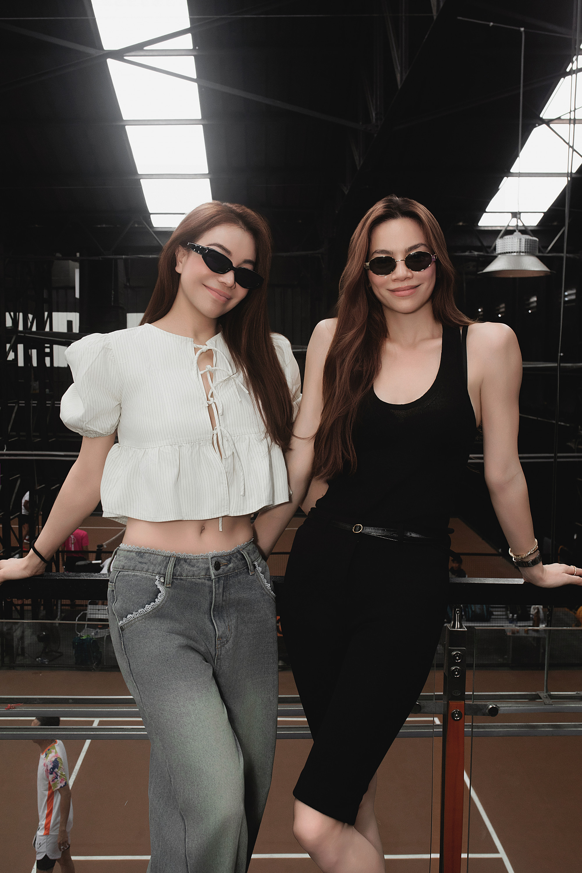 Tại giải đấu, Hồ Ngọc Hà gây chú ý khi xuất hiện để cổ vũ ông xã Kim Lý. Trà Ngọc Hằng và Hà Hồ cũng có những khoảnh khắc thân thiết, cùng nhau tạo dáng trên sân.