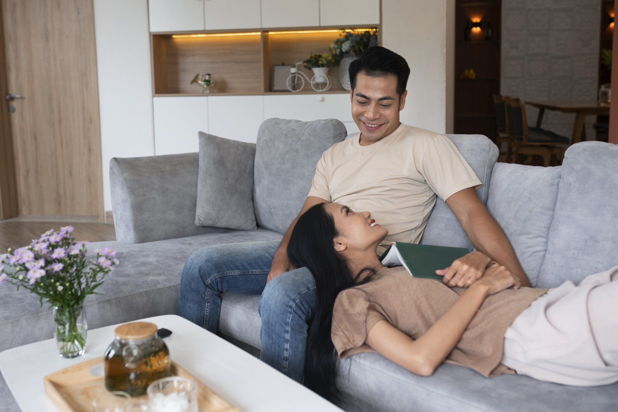 Thuận ước vợ chồng có thể trò chuyện vui vẻ với nhau như lúc đang yêu - Ảnh minh họa: Freepik