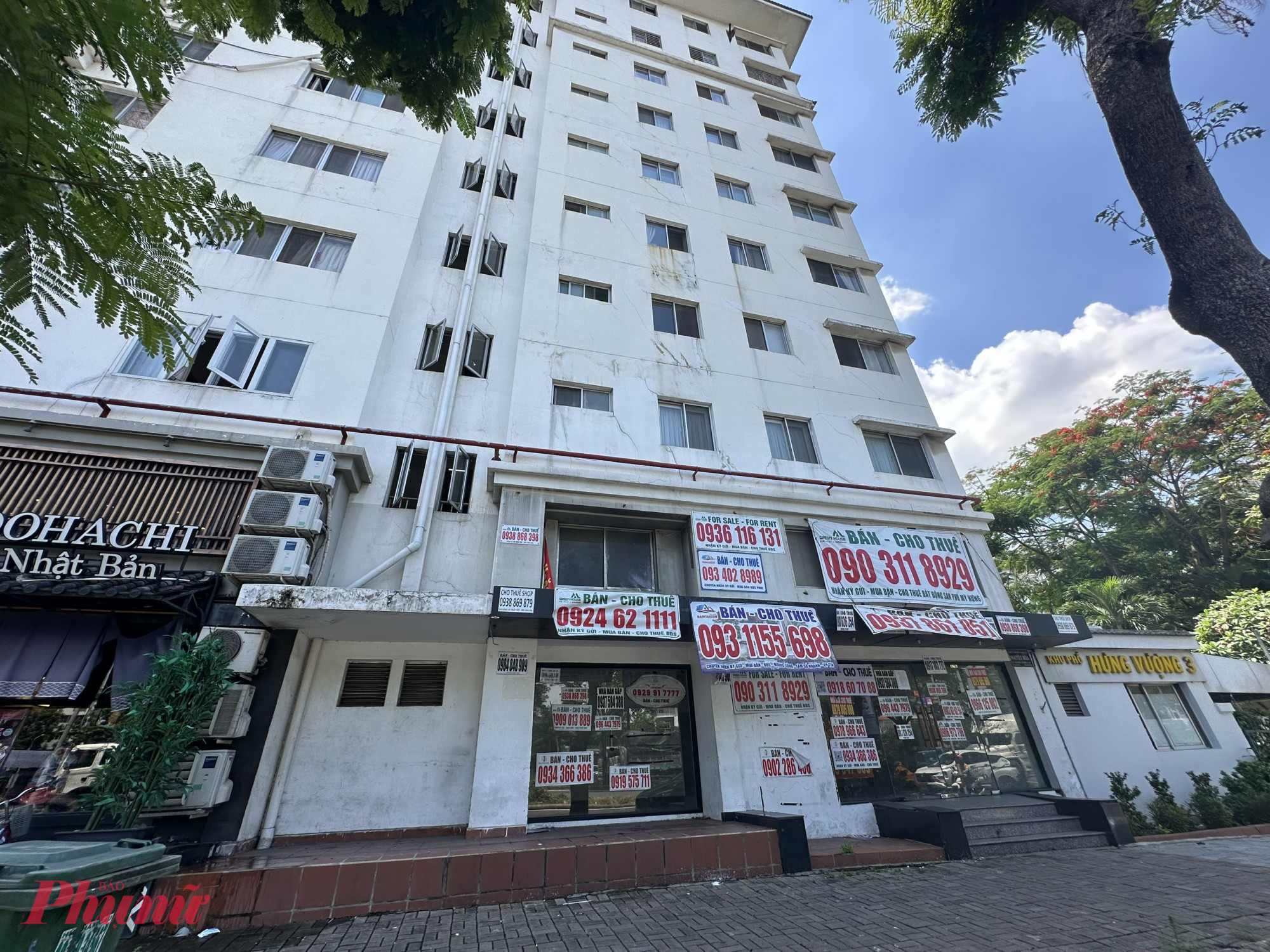 Dãy shophouse mặt tiền đường Nguyễn Văn Linh, thuộc chung cư Hưng Vượng (quận 7), đồng loạt trả mặt bằng do kinh doanh không hiệu quả