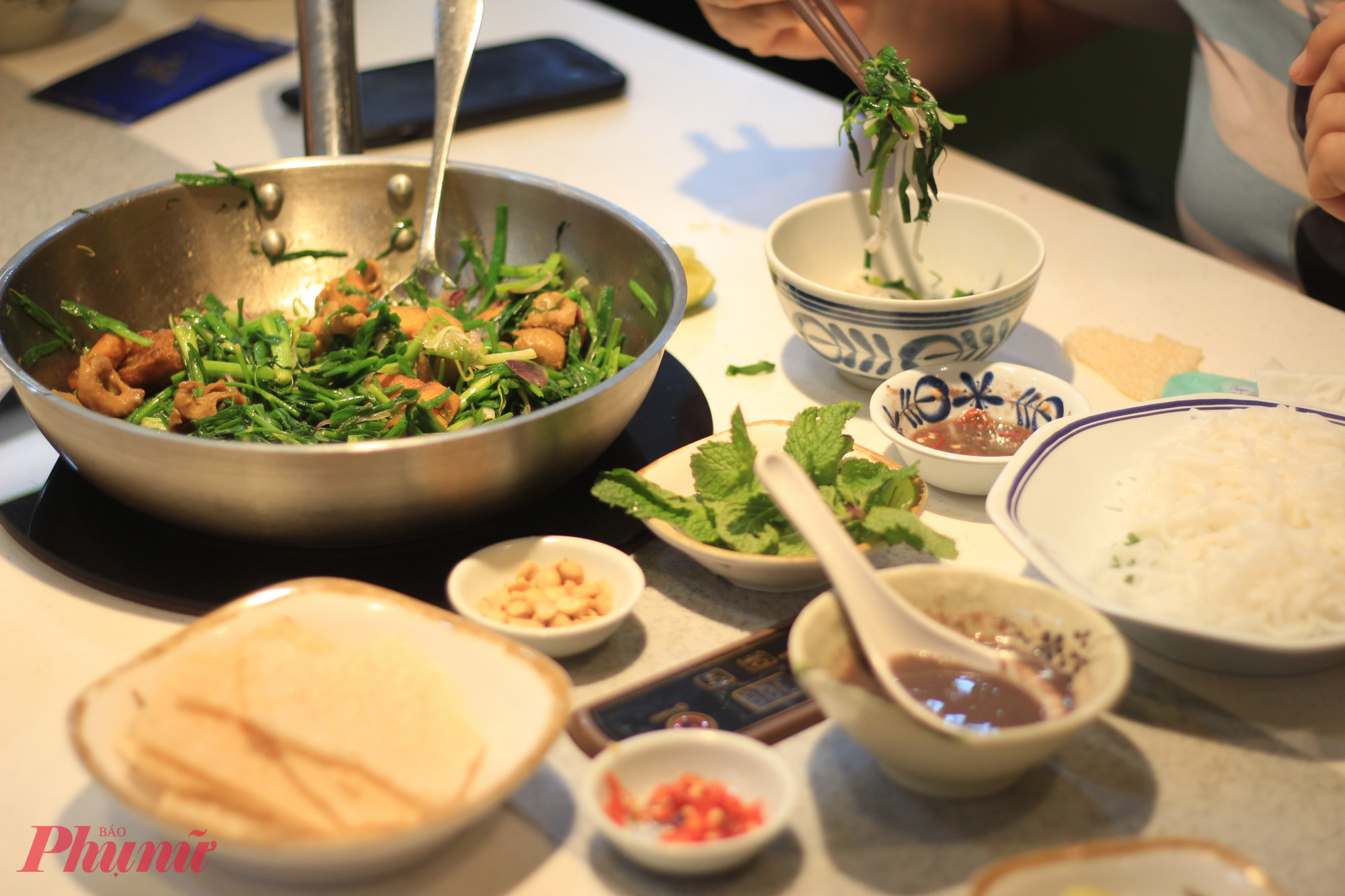 Được TasteAtlas xếp hạng thứ 2 trong top 100 món cá nước ngọt ngon nhất thế giới, chả cá Lã Vọng không chỉ là một món ăn, mà còn là biểu tượng ẩm thực, văn hoá của người Hà Nội xưa và nay.