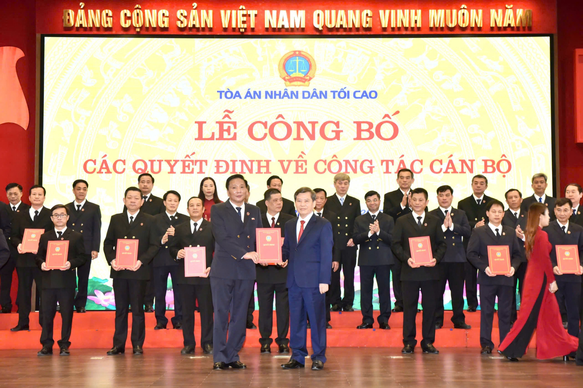 TAND tối cao tổ chức lễ công bố quyết định của Chánh án TAND tối cao về công tác cán bộ - Ảnh: C.M