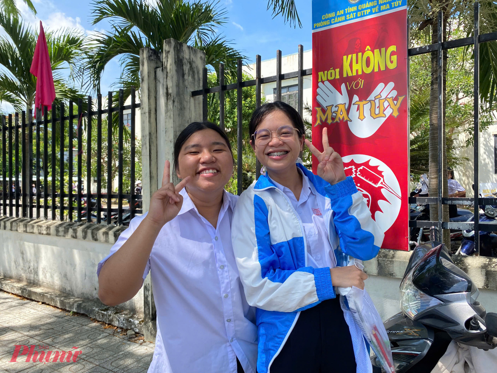 Thí sinh ở điểm thi Trường THPT chuyên Nguyễn Bỉnh Khiêm (Quảng Nam) tự tin về kết quả thi môn Ngữ văn