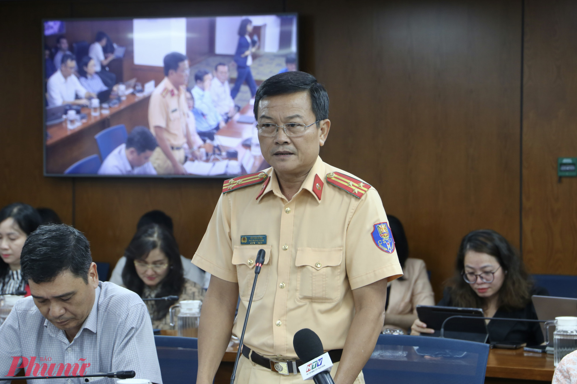 Thượng tá Đỗ Văn Đồng – Phó Trưởng phòng Cảnh sát Giao thông Đường bộ - Đường sắt (PC08), Công an TPHCM thông tin trong buổi họp báo - Ảnh: Thanh Tâm