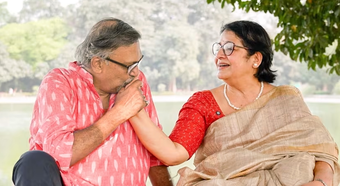 Ông bà Kunal Mukherjee và Ashoka Bhattacharya (Ấn Độ) đã bất chấp các dị nghị để được sống cùng nhau - Nguồn ảnh: CNA