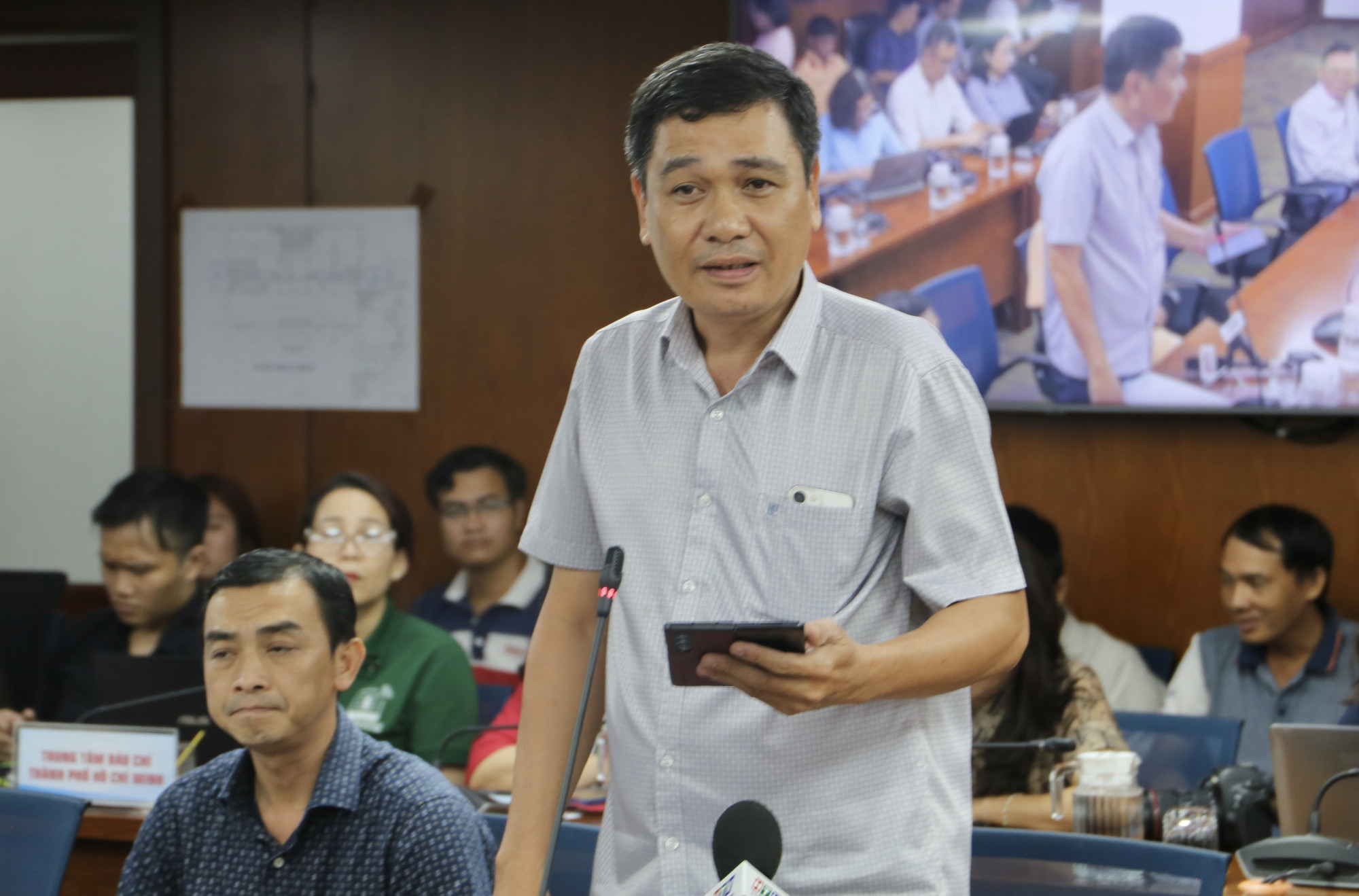 Ông Nguyễn Kiên Giang – Phó Trưởng phòng Quản lý bảo trì và khai thác công trình giao thông (Sở Xây dựng TPHCM) thông tin tại buổi họp báo - Ảnh: Thanh Tâm