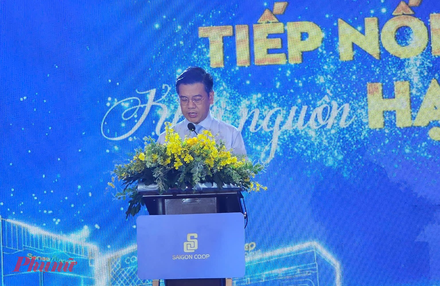 Phó chủ tịch UBND TPHCM - ông Nguyễn Văn Dũng phát biểu tại sự kiện Tiếp nối tự hào - Khởi nguồn hạnh phúc tối 26/6
