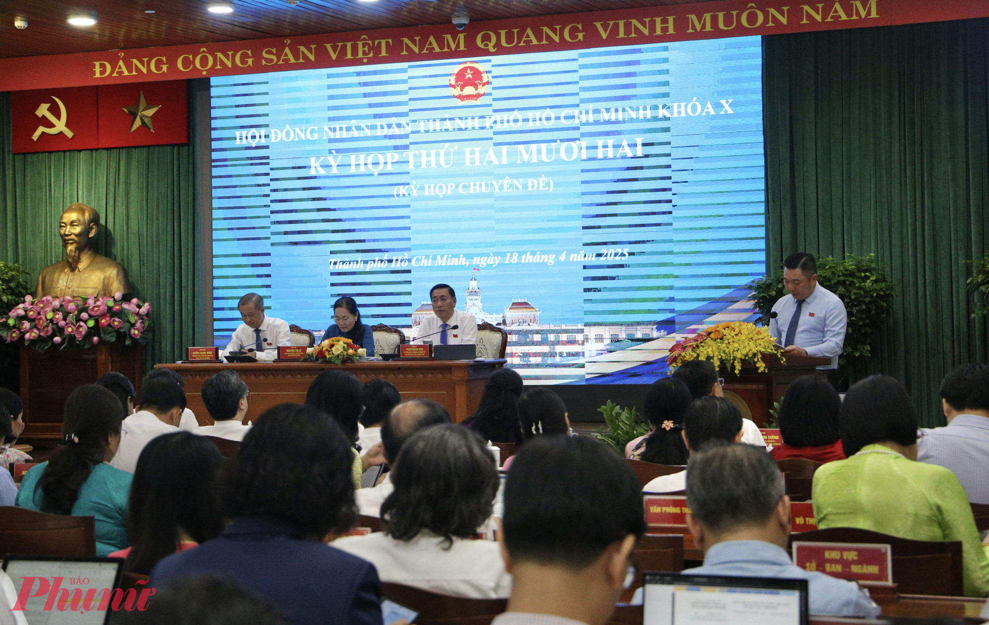 Kỳ họp thứ 23 đánh dấu bước chuyển mình của TPHCM, tập trung thảo luận các tờ trình về phân bổ ngân sách, quyết toán tài chính và đầu tư hạ tầng trọng điểm - Ảnh: Thanh Tâm