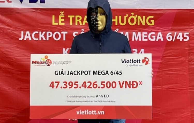 Người chơi nhận thưởng Vietlott đều đeo mặt nạ