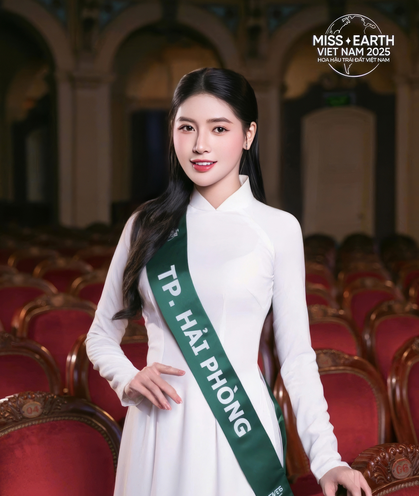 Ngay từ vòng sơ khảo cuộc thi Hoa hậu Trái đất Việt Nam – Miss Earth Vietnam 2025, Phạm Hoàng Thu Uyên (SBD 001) đã nhanh chóng gây ấn tượng và được nhận xét là đối thủ ''nặng ký'' cho ngôi vị cao nhất. Không chỉ sở hữu nhan sắc cuốn hút cùng số đo hình thể lý tưởng (84-63-94), cô còn ghi điểm bởi bản lĩnh vững vàng, tư duy sắc sảo và hành trình phát triển cá nhân đầy cảm hứng.