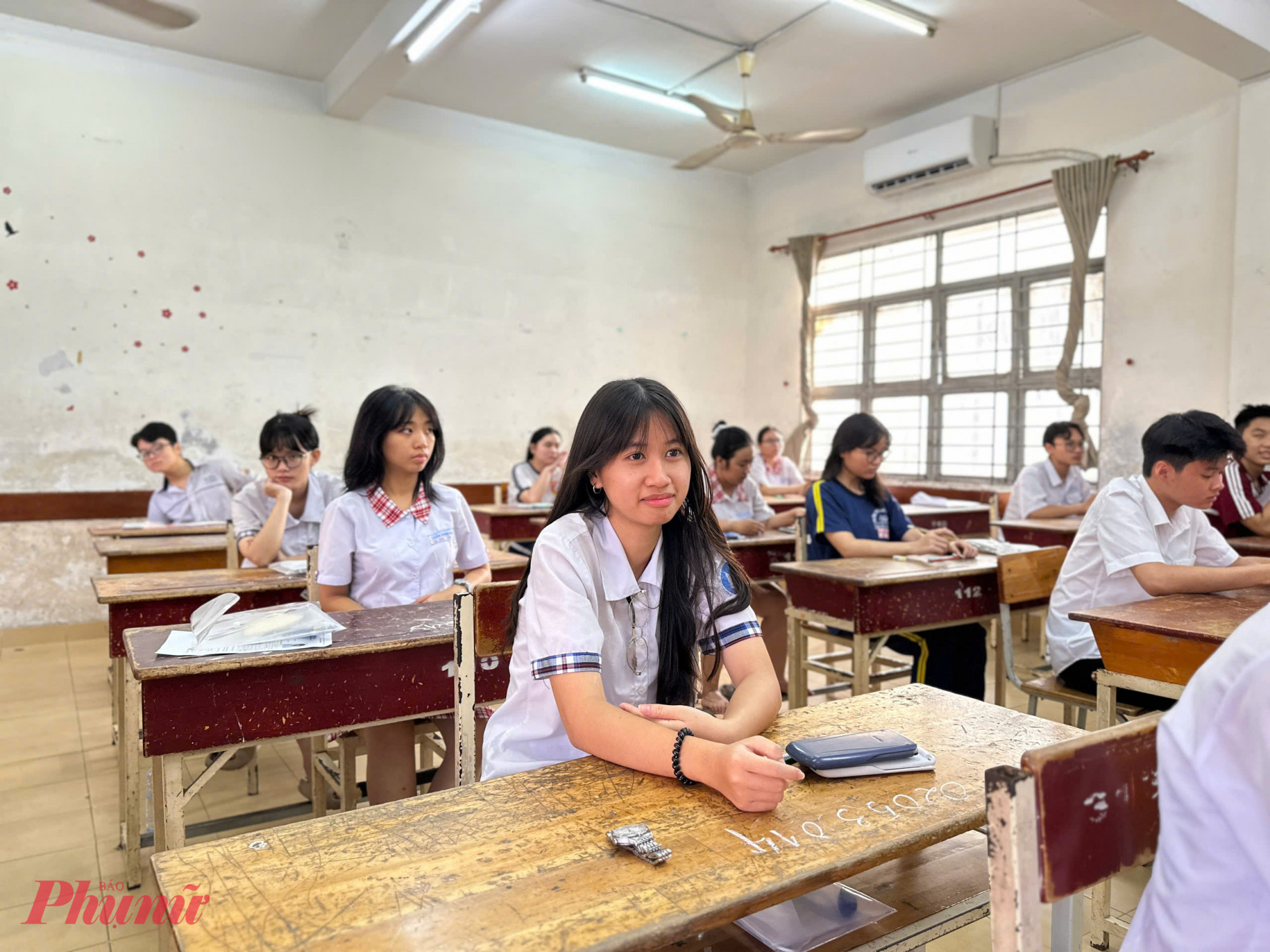 Thí sinh chính thức bắt đầu giờ làm bài - Ảnh: Nguyễn Loan