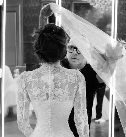  nhà thiết kế Domenico Dolce đặt mạng che mặt ren lên đầu