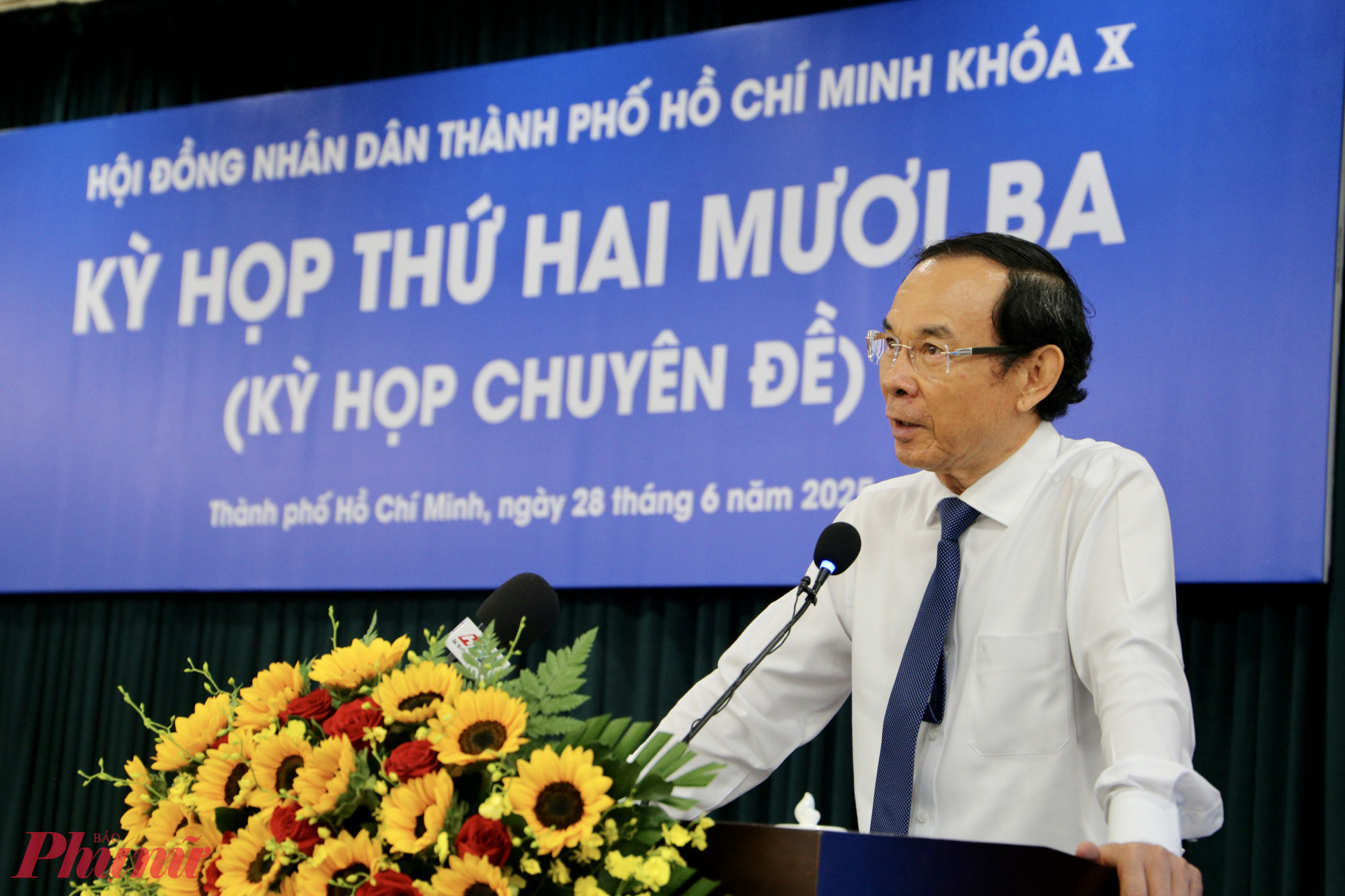 Phát biểu tại kỳ họp cuối cùng của HĐND TP.HCM khóa X, Bí thư Thành ủy Nguyễn Văn Nên bày tỏ niềm tin vào thế hệ tiếp nối, kỳ vọng HĐND TPHCM mới sẽ nâng tầm hiệu quả, phụng sự tốt hơn cho nhân dân - Ảnh: Thanh Tâm