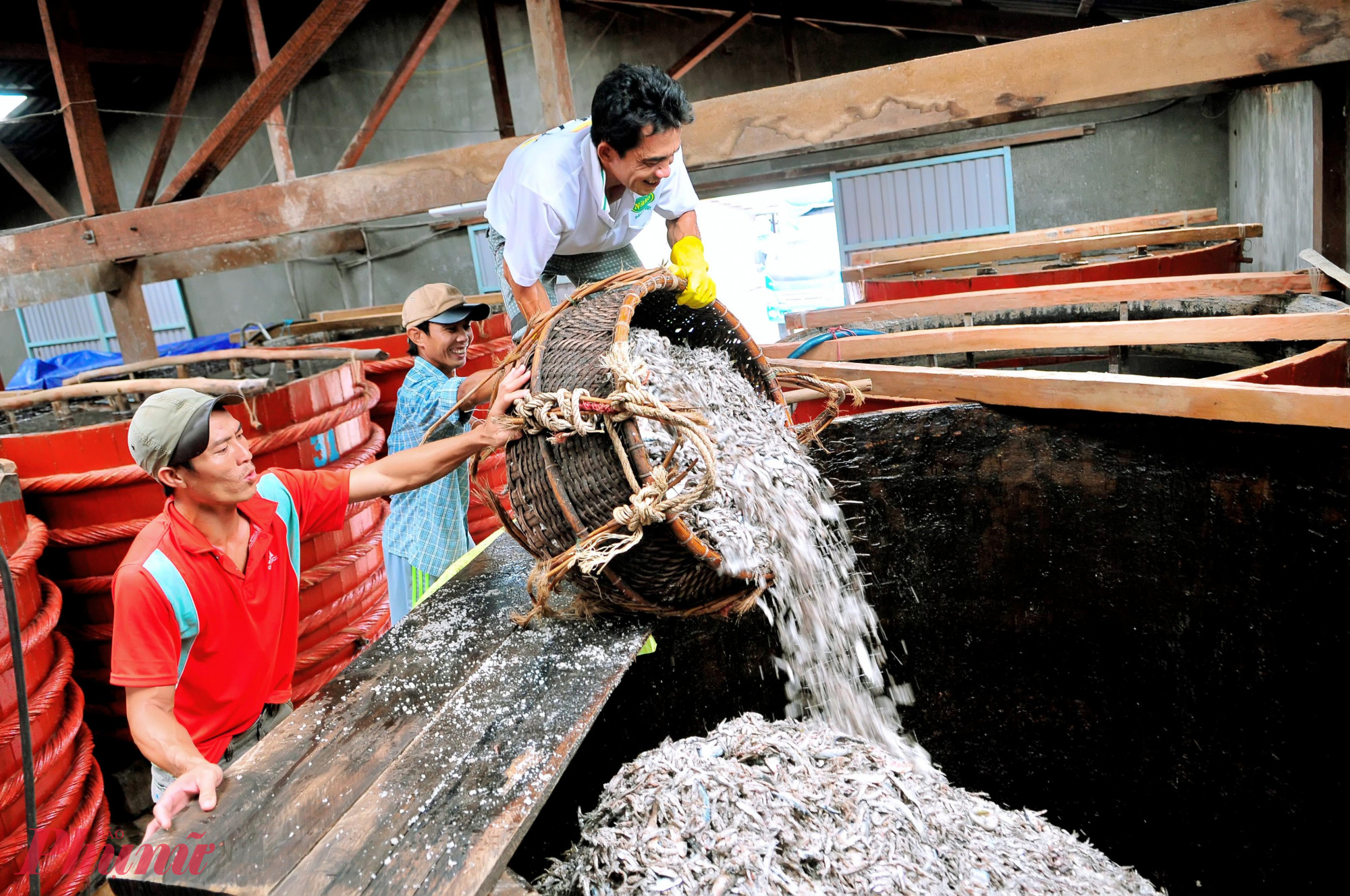 Nước mắm truyền thống Phú Quốc được Liên minh Châu Âu bảo hộ chỉ dẫn địa lý - Ảnh Phú Hữu