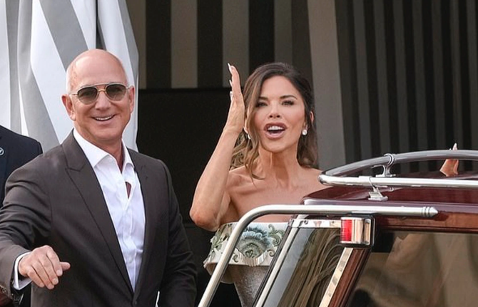  cặp đôi quyền lực được cho là đã ký hợp đồng tiền hôn nhân. Tỷ phú Jeff Bezos sở hữu khối tài sản hơn 220 tỷ USD trong khi bà Lauren Sánchez có trong tay 35 triệu USD.   Ở cuộc hôn nhân đầu, tỷ phú Jeff Bezos đã phải chia cho vợ cũ 25% cổ phần tại Amazon, ước tính 35 tỷ USD, khi chia tay. Với số tiền lớn nhận được từ chồng cũ, bà MacKenzie Scott đã trở thành một trong những người phụ nữ giàu nhất thế giới. 