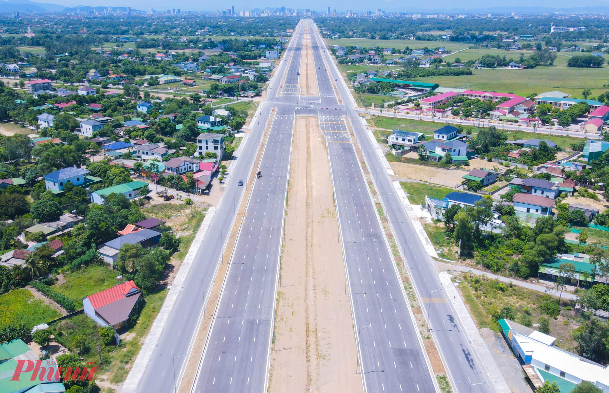 Đường giao thông nối TP Vinh - Cửa Lò tăng từ 3 triệu đồng lên 35 triệu đồng/m² (tăng 11,6 lần) sau điều chỉnh.