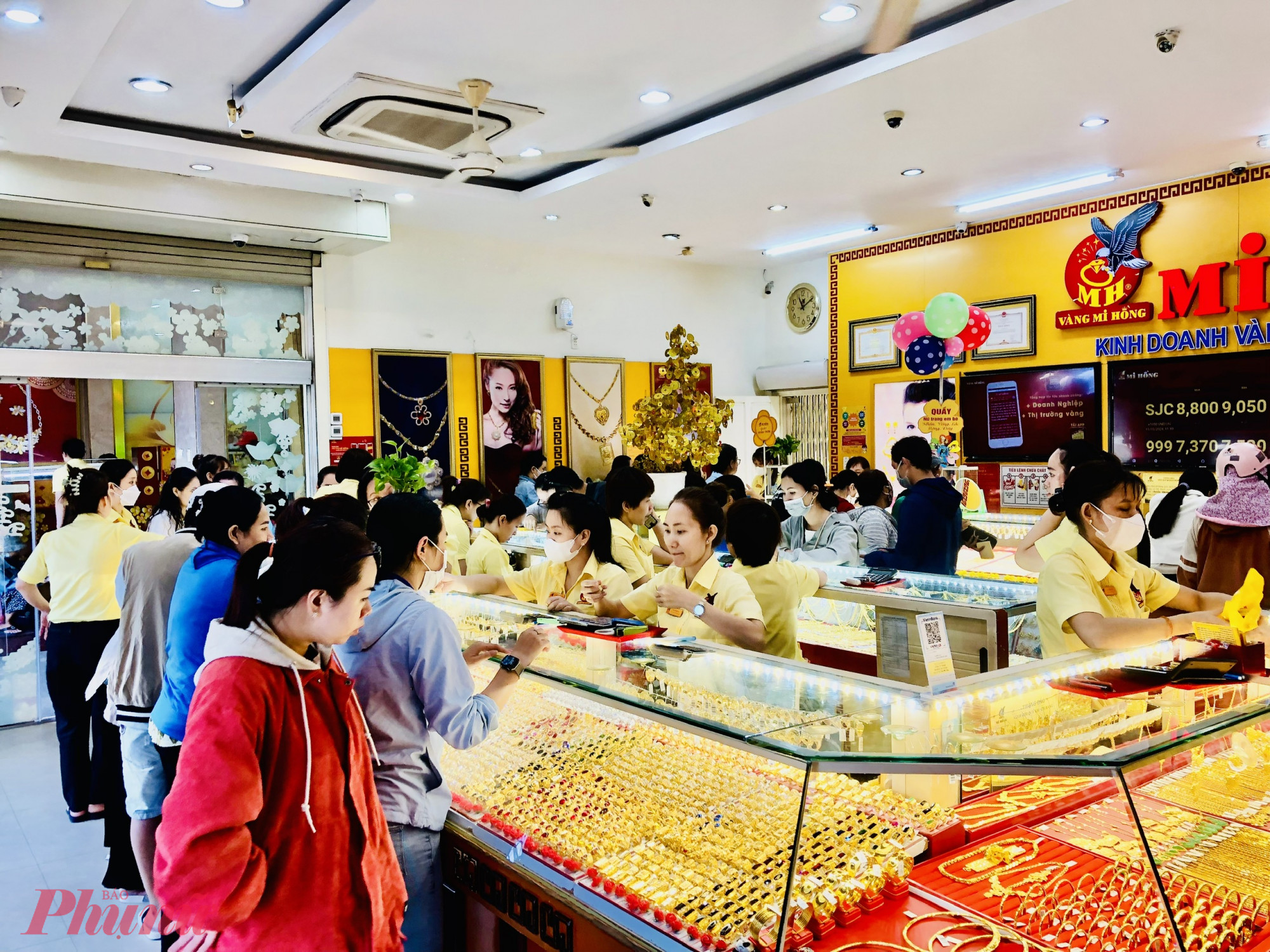 Giá vàng giảm 800.000 đồng/lượng, rời khỏi mốc 120 triệu đồng/lượng - Ảnh: Thanh Hoa