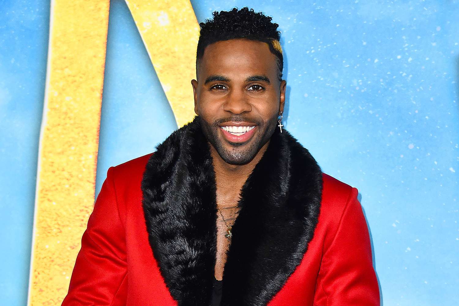 Jason Derulo – ngôi sao quốc tế sở hữu hàng tỷ lượt nghe toàn cầu – trình diễn 14 bản hit đình đám như Savage Love, Talk Dirty, Trumpets, Wiggle, Want To Want Me... trong live set kéo dài 40 phút, cùng đội hình DJ và vũ công quốc tế.