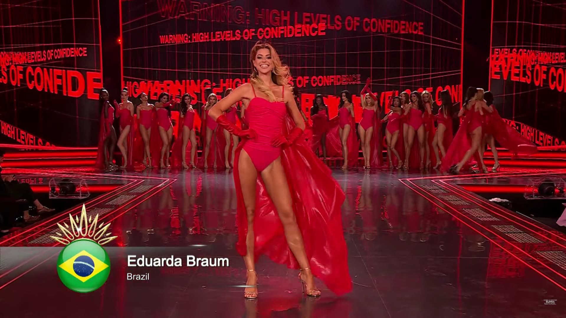 Eduarda Braum trong phần thi áo tắm ở đêm chung kết
