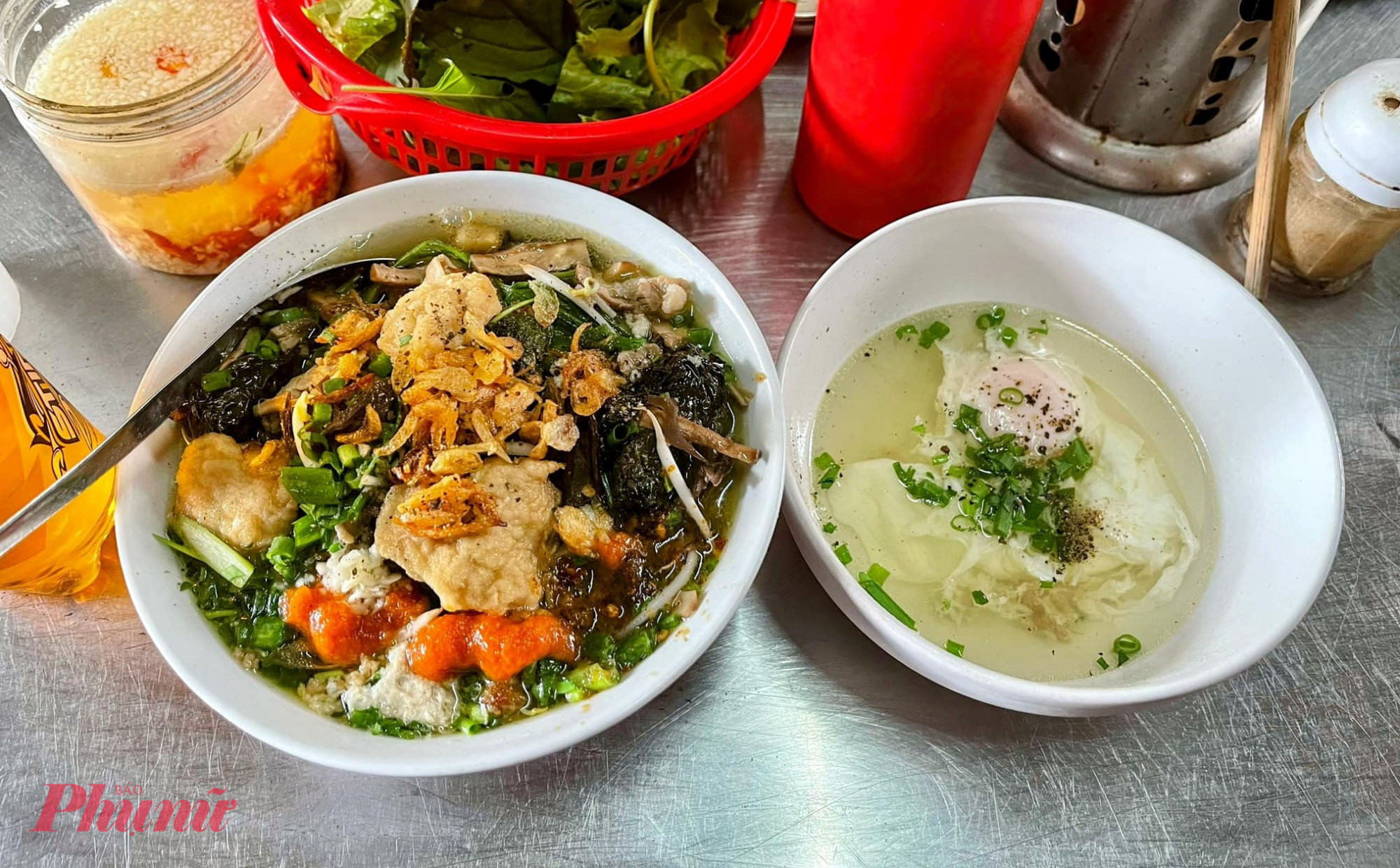 Vị phố Cảng trong những buổi chợ chiều Bánh đa cua, món ăn toàn dân của thành phố Cảng
