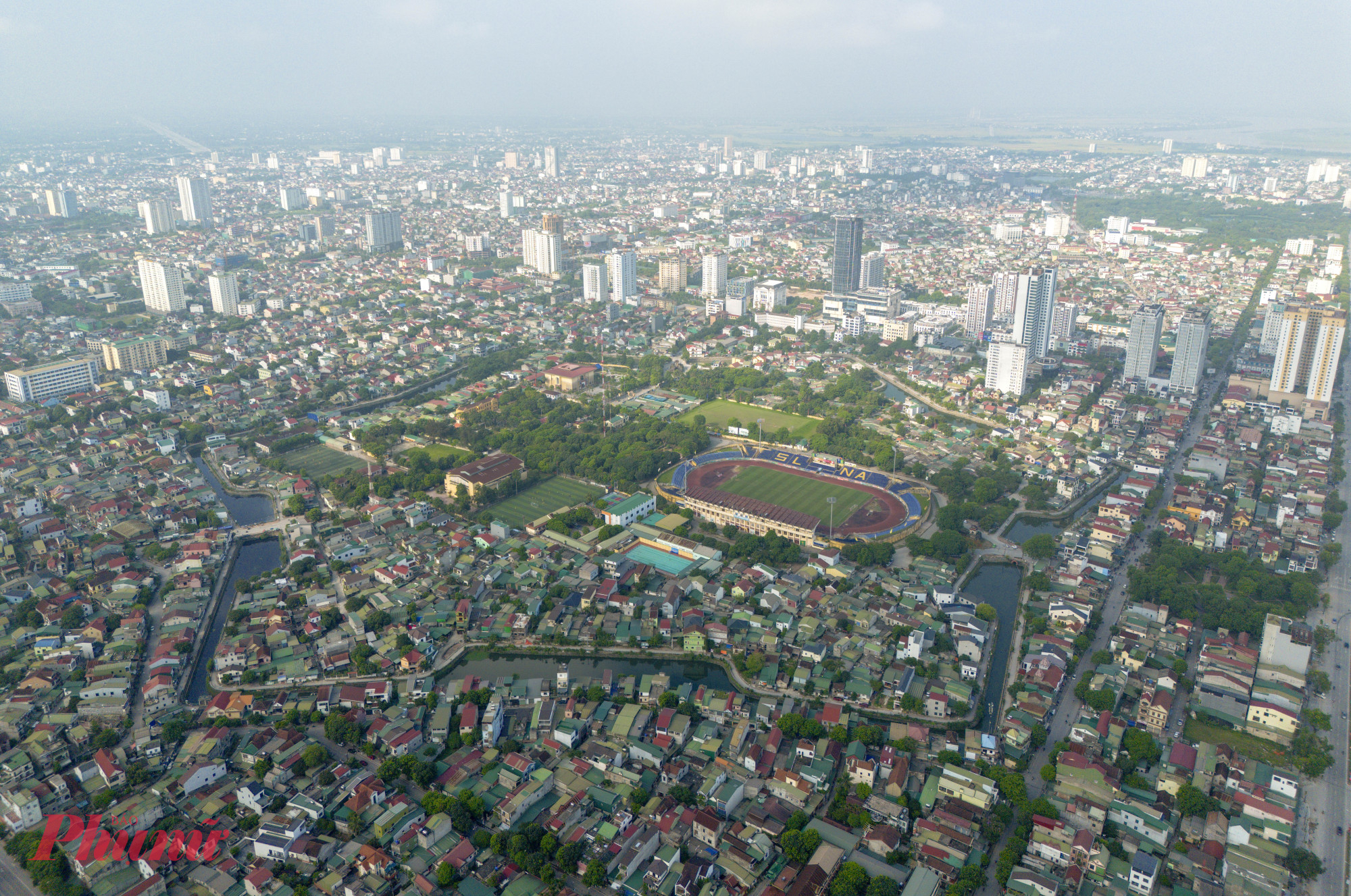 UBND tỉnh Nghệ An vừa ban hành các quyết định sửa đổi, bổ sung bảng giá đất ở trên địa bàn tỉnh. Đợt điều chỉnh giá đất lần này tăng mạnh so với các lần điều chỉnh giá trước đây, bắt đầu có hiệu lực từ ngày 21/5.