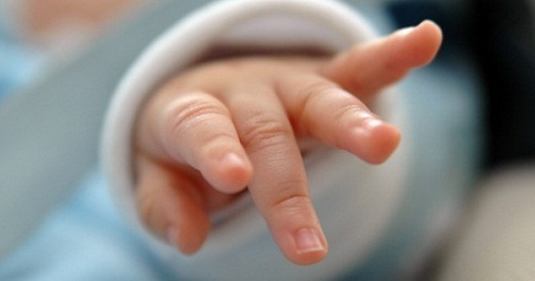 Bé gái 3 tháng tuổi bị người thân xâm hại - ảnh minh họa