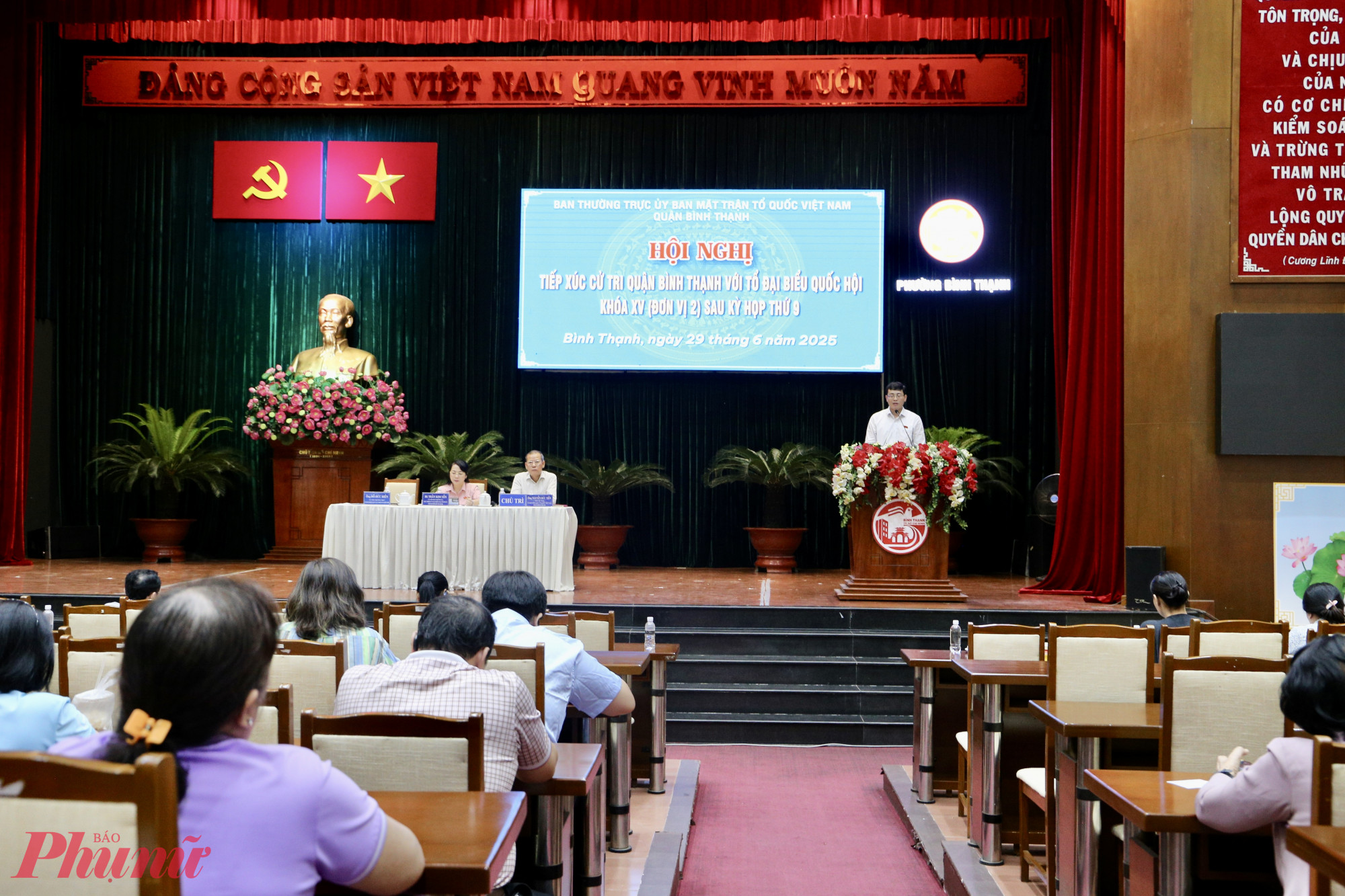 Cử tri Bình Thạnh kiến nghị siết quảng cáo sai, trị tận gốc thực phẩm bẩn Tổ đại biểu Quốc hội TPHCM đơn vị 2 ghi nhận nhiều góp ý thiết thực từ cử tri, xoay quanh vận hành bộ máy mới, giáo dục và quản lý ngân sách - Ảnh: Thanh Tâm