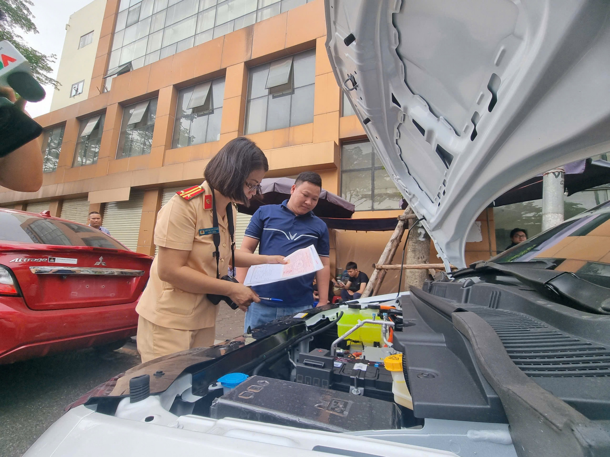 Bộ Công an có hướng dẫn mới về đăng ký xe - Ảnh: C08