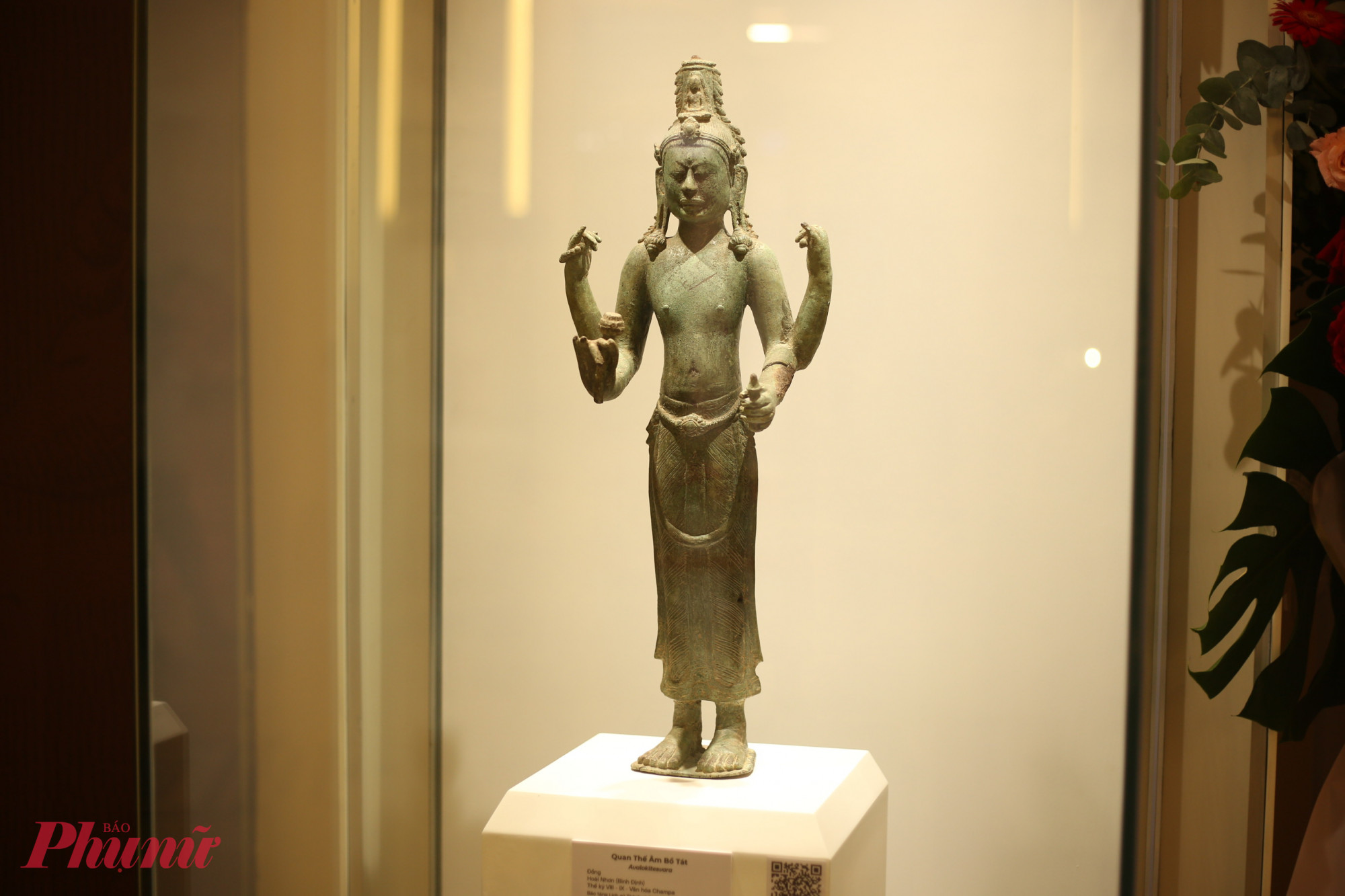 Tượng Avalokitesvara Hoài Nhơn (văn hóa Champa) có niên đại thế kỷ VIII - IX; thuộc Bảo tàng Lịch sử TPHCM, được công nhận bảo vật quốc gia năm 2013.
