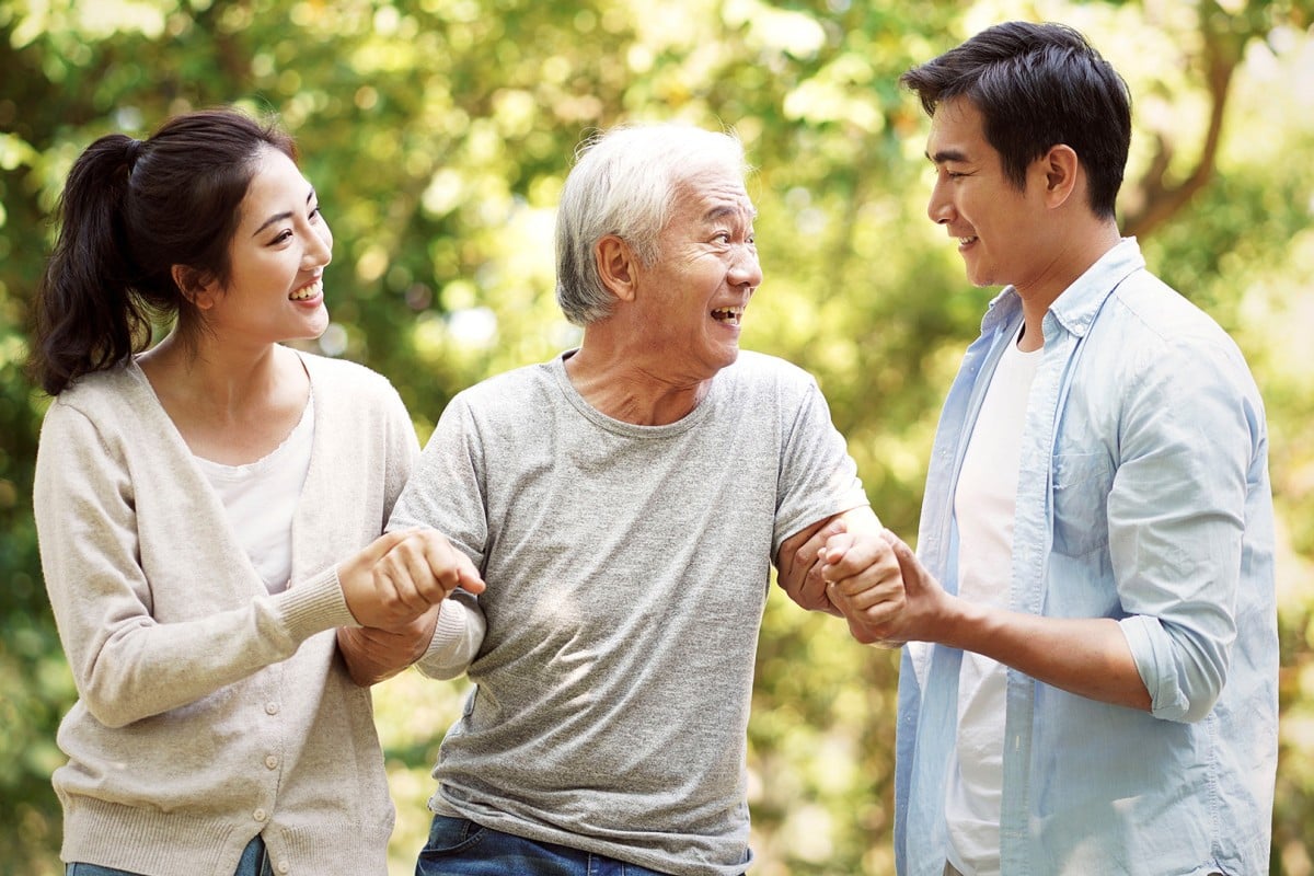 Nhiều người trẻ thất nghiệp tại Trung Quốc chọn về quê chăm sóc ông bà và được trả lương. Ảnh: 