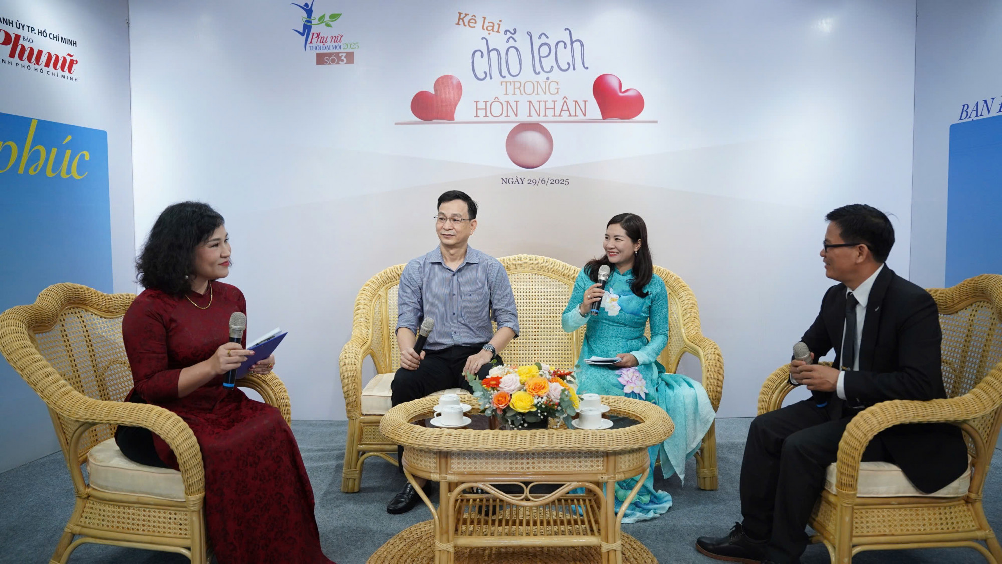 Talk show "Kê lại chỗ lệch trong hôn nhân": Thiết lập tiêu chuẩn để hôn nhân bền vững Talkshow Phụ nữ thời đại mới số thứ 3 năm 2025 với chủ đề Kê lại chỗ lệch trong hôn nhân - Ảnh: Nguyễn Quang