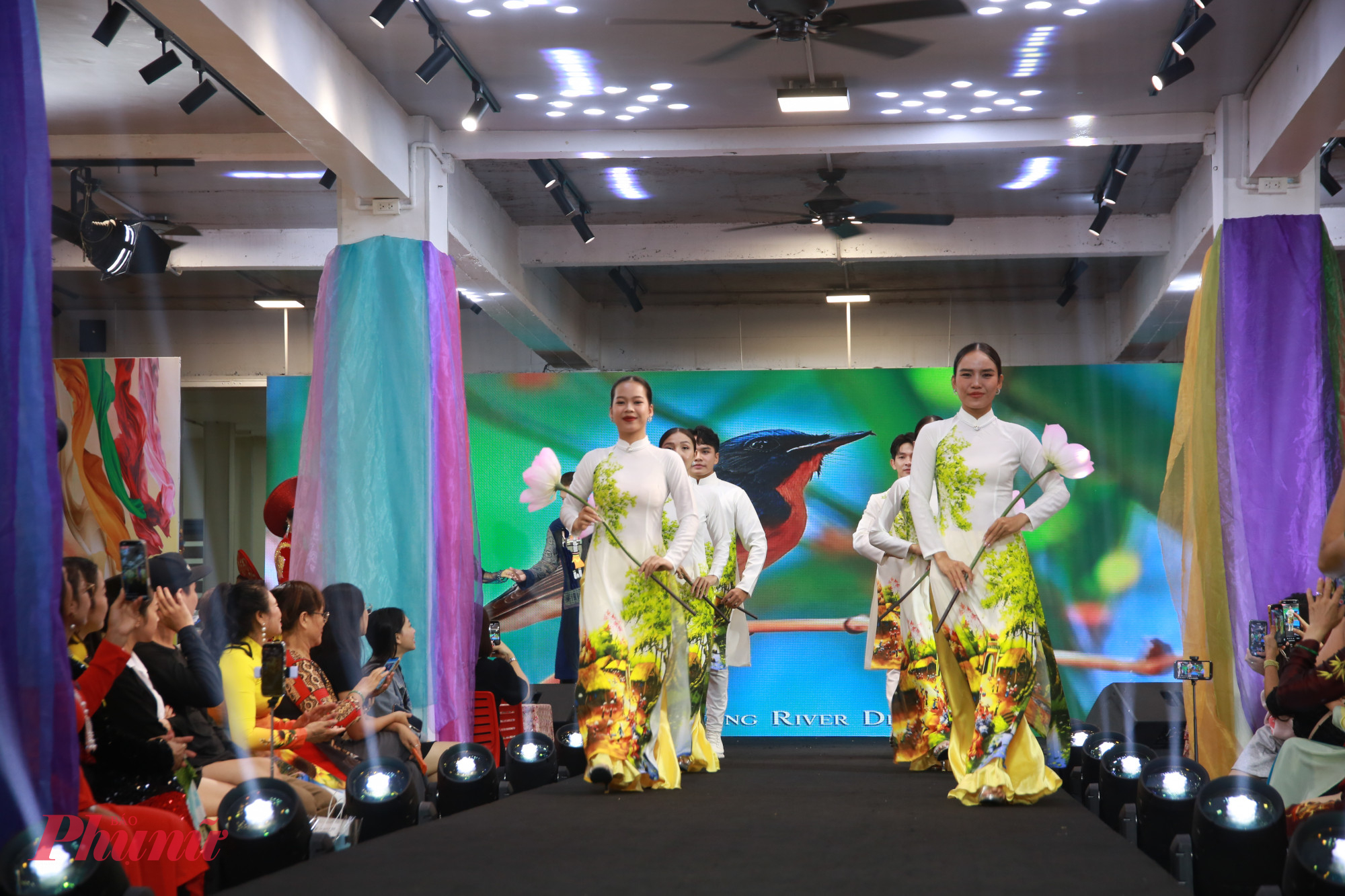 Chương trình Gala “Áo dài tri ân” được đầu tư công phu, thu hút sự tham gia của các nghệ nhân, nhà thiết ở TPHCM, Bà Rịa -Vũng Tàu, Long An và Hà Nội với hơn 100 bộ sưu tập áo dài đặc sắc.  