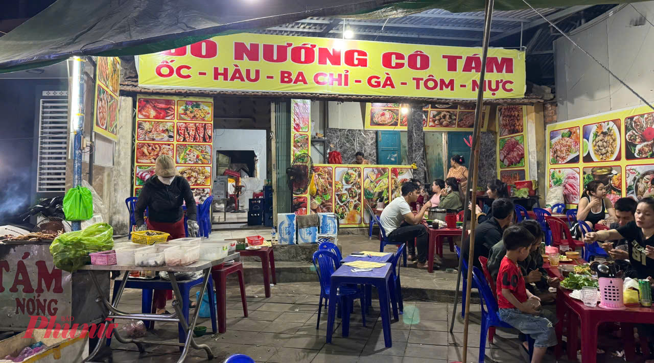 Ngoài ra thì quán Cô Tám Ốc 30k cũng là một điểm đến lý tưởng cho những buổi ăn uống cùng bạn bè.