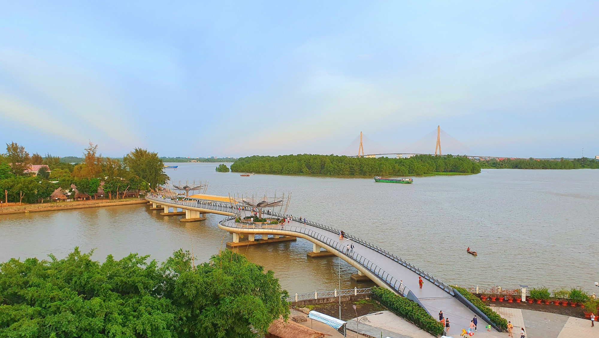 Một góc đô thị sông nước TP Cần Thơ... Ảnh: Trung Phạm