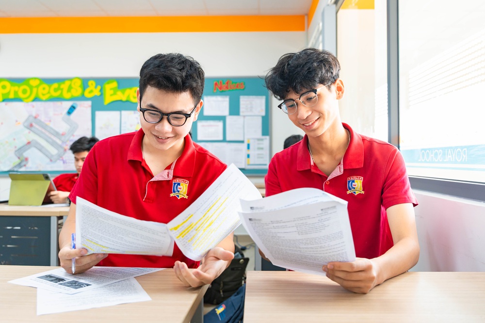 Phụ huynh an tâm gửi gắm con ở Royal School với chương trình giáo dục chất lượng - Ảnh: Royal School