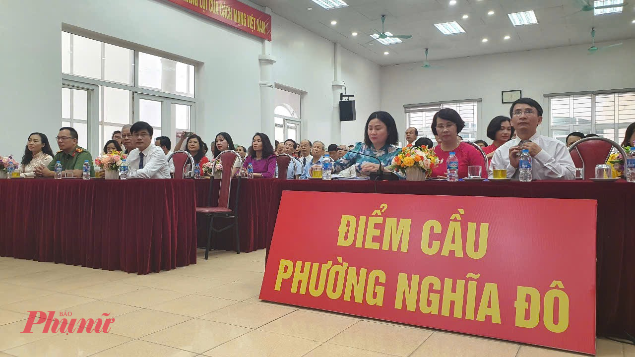 Chủ tịch nước Lương Cường dự lễ công bố 126 xã, phường mới của Hà Nội 8 giờ sáng nay 30/6, cả nước sẽ đồng loạt công bố các nghị quyết, quyết định của Trung ương và địa phương về sáp nhập đơn vị hành chính cấp tỉnh, cấp xã, thành lập tổ chức đảng, chỉ định cấp ủy, HĐND, UBND, MTTQ tỉnh, thành phố, xã, phường, đặc khu