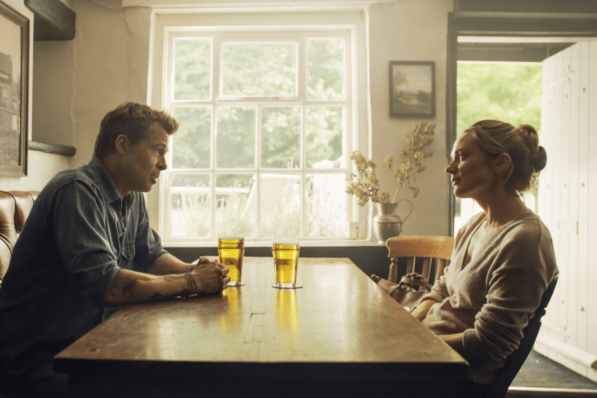 Kerry Condon đóng cặp với Brad Pitt trong F1