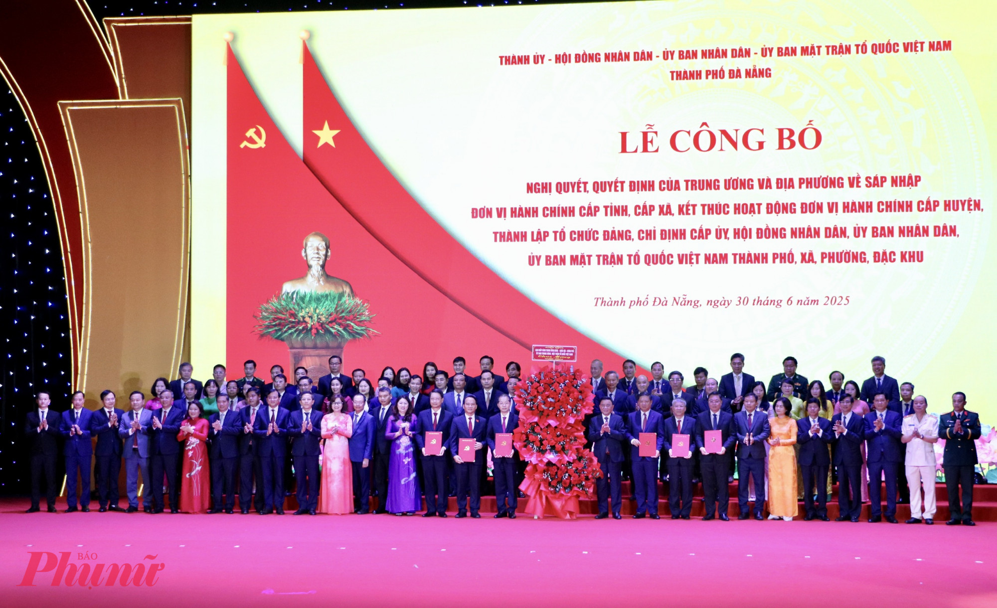 Thường trực Ban Bí thư Trần Cẩm Tú chúc mừng Đảng bộ TP Đà Nẵng mới