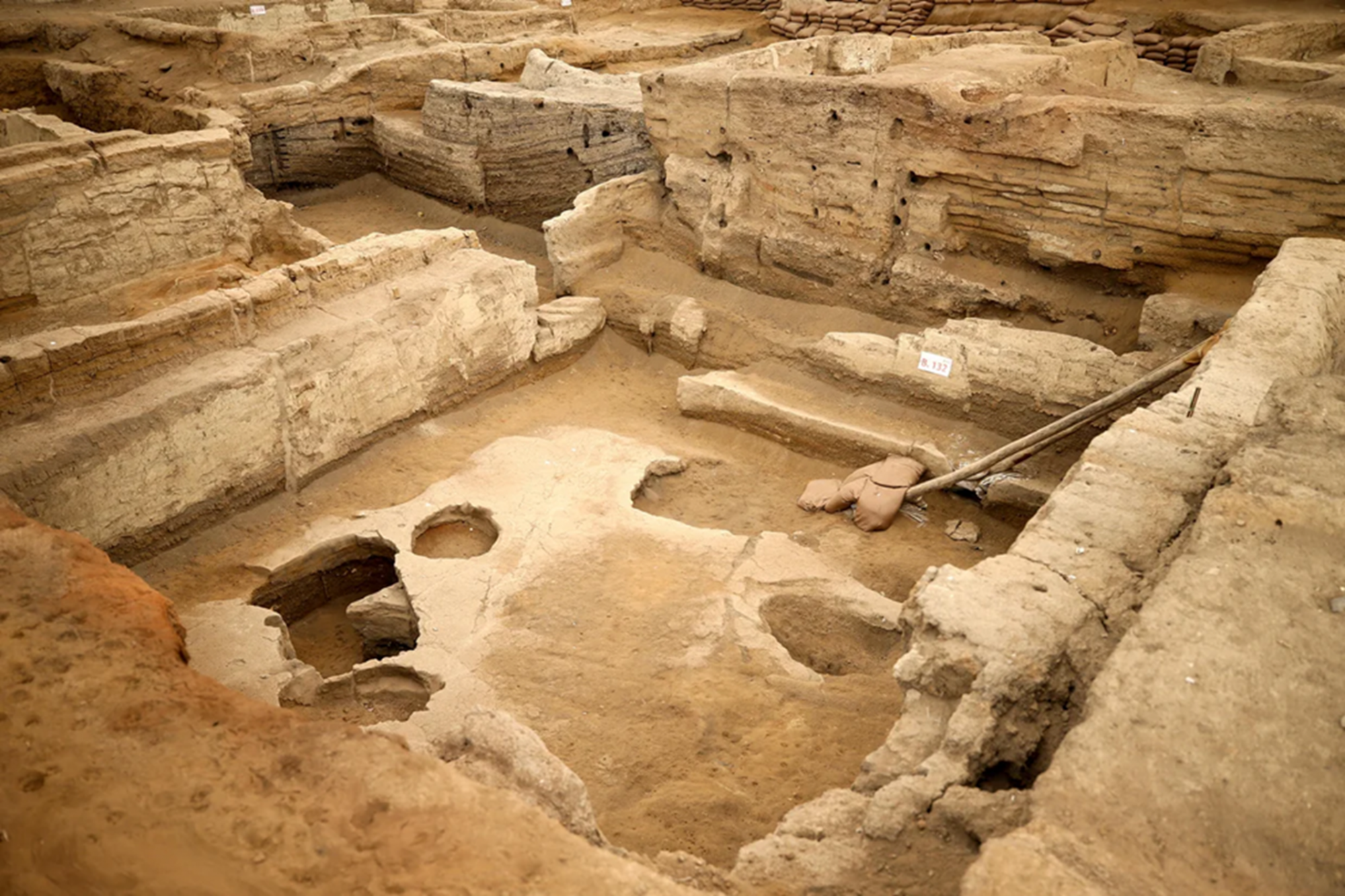 Một địa điểm được khai quật tại thành phố cổ Çatalhöyük, ở bán đảo Anatolia — Ảnh: Getty Images