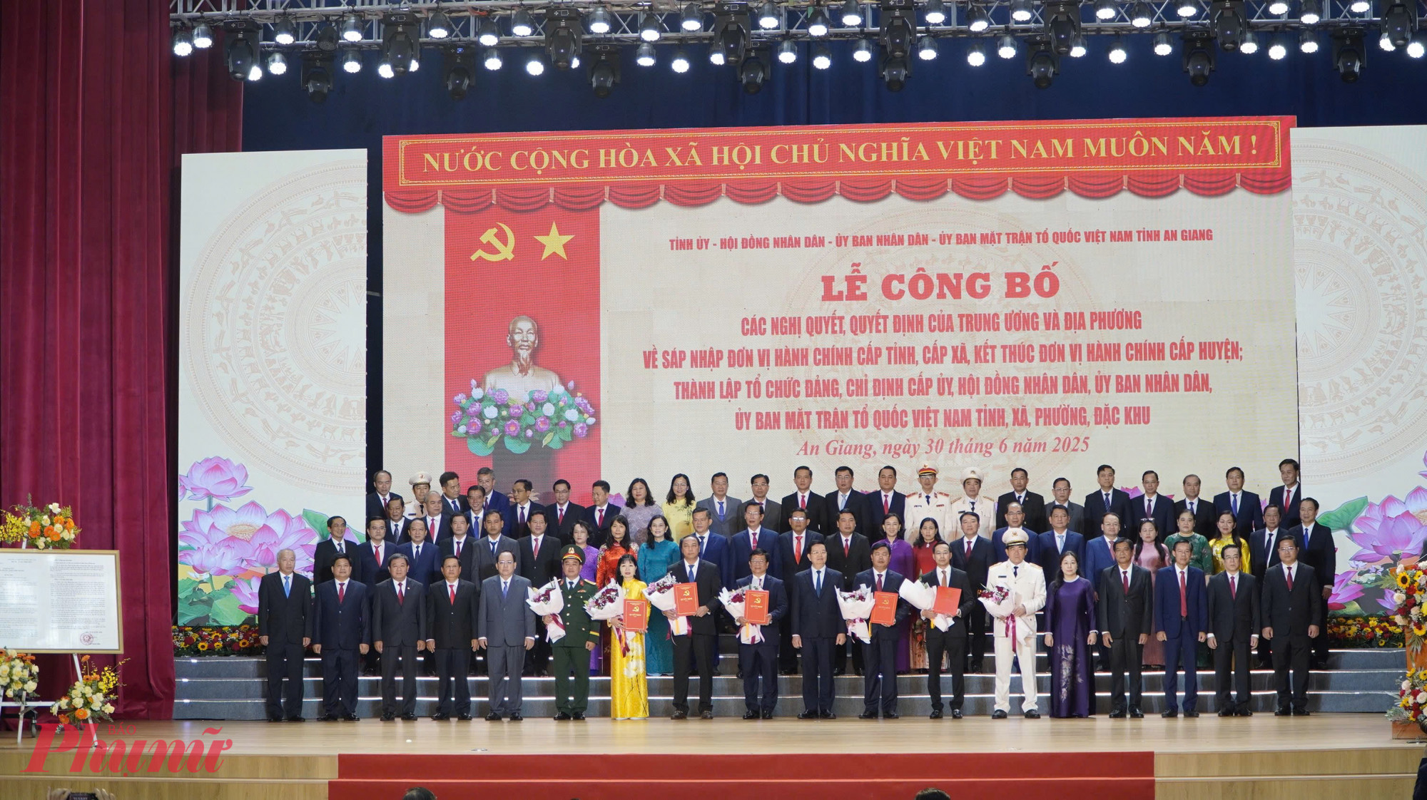 Phó Thủ tướng Mai Văn Chính: An Giang mới hội tụ lợi thế vượt trội để phát triển toàn diện Ban Chấp hành Đảng bộ tỉnh An Giang nhiệm kỳ 2020 -2025 có 67 đồng chí - Ảnh Phú Hữu